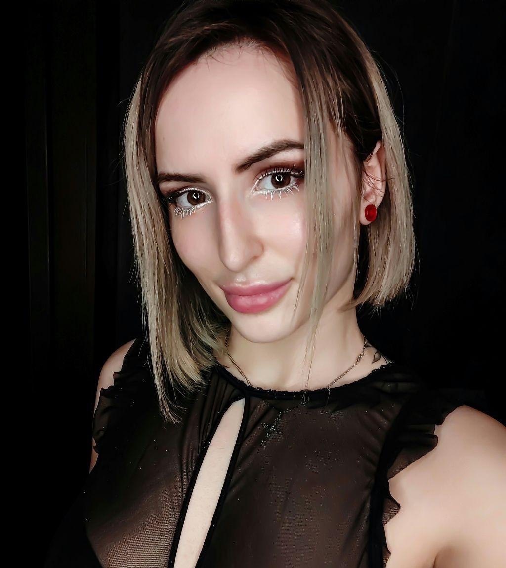 Карина привлекальеная девушка из Локни цена от 3500 руб