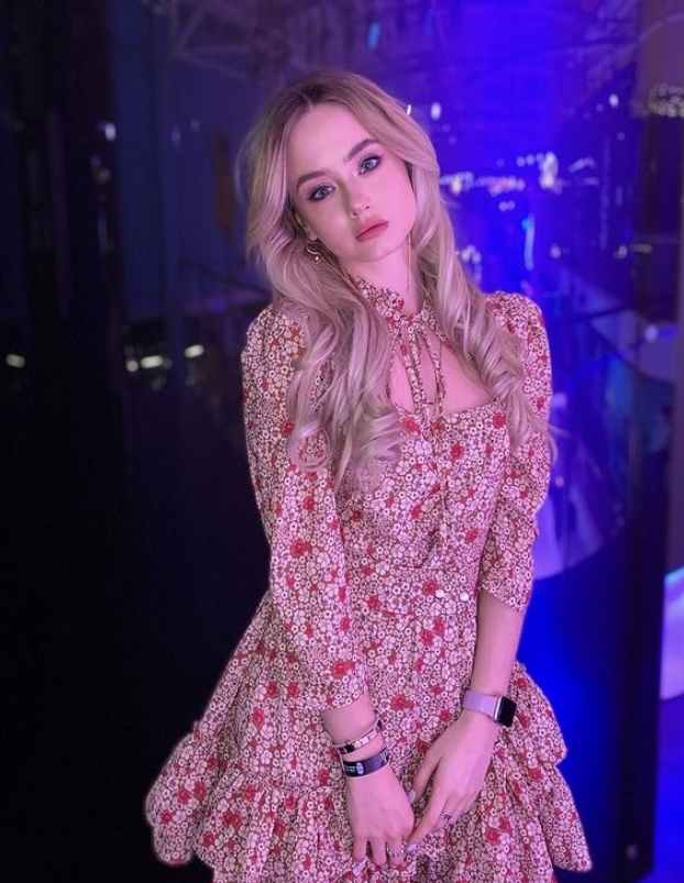 🎥 Евгения привлекальеная девушка из Локни цена от 6000 руб