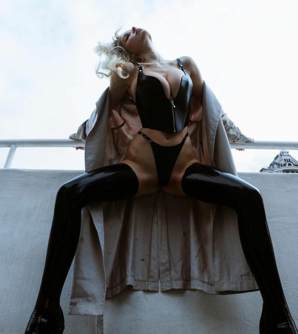 Ярослава привлекальеная девушка из Локни цена от 5000 руб