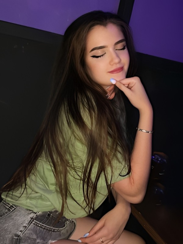 Алиса привлекательная девушка из Локни цена от 2500 руб