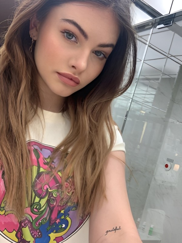 Ева привлекательная девушка из Локни цена от 2500 руб