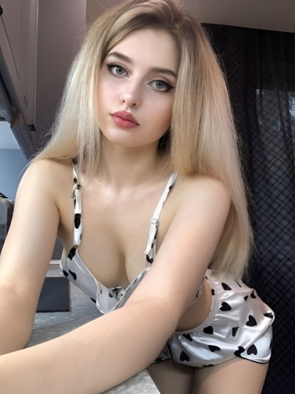 Мирослава привлекательная девушка из Локни цена от 10000 руб