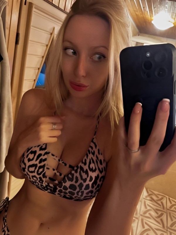 Рената привлекательная девушка из Локни цена от 2000 руб