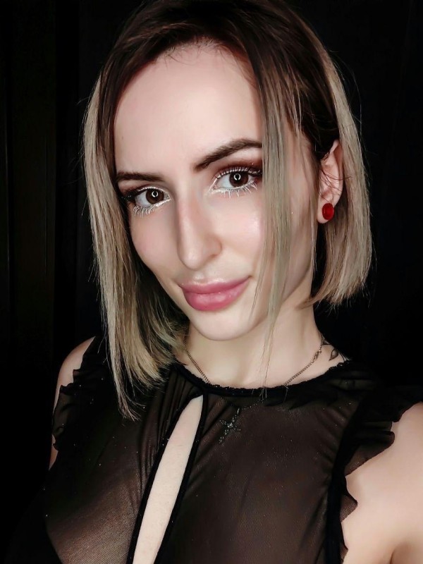 Карина привлекательная девушка из Локни цена от 3500 руб