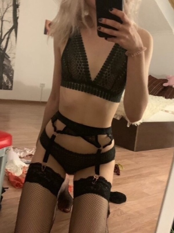 Люба привлекательная девушка из Локни цена от 3500 руб