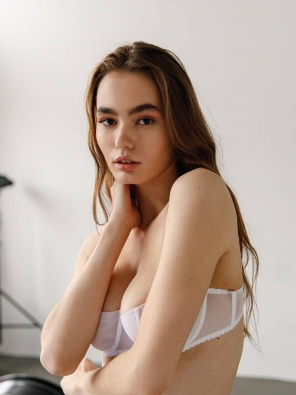 Маринка привлекательная девушка из Локни цена от 6000 руб