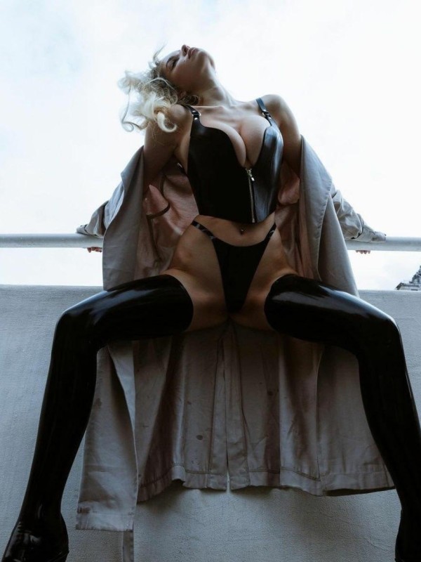 Ярослава привлекательная девушка из Локни цена от 5000 руб